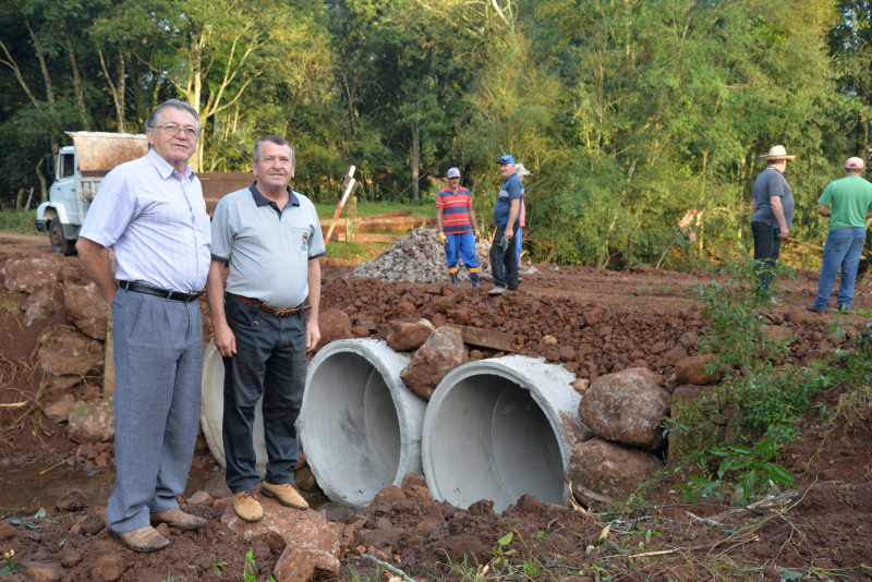 Obra da ponte sobre o Rio Almeida está em fase de finalização